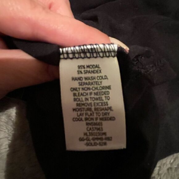 hinge Black Simple Tank   - Picture 5 of 6